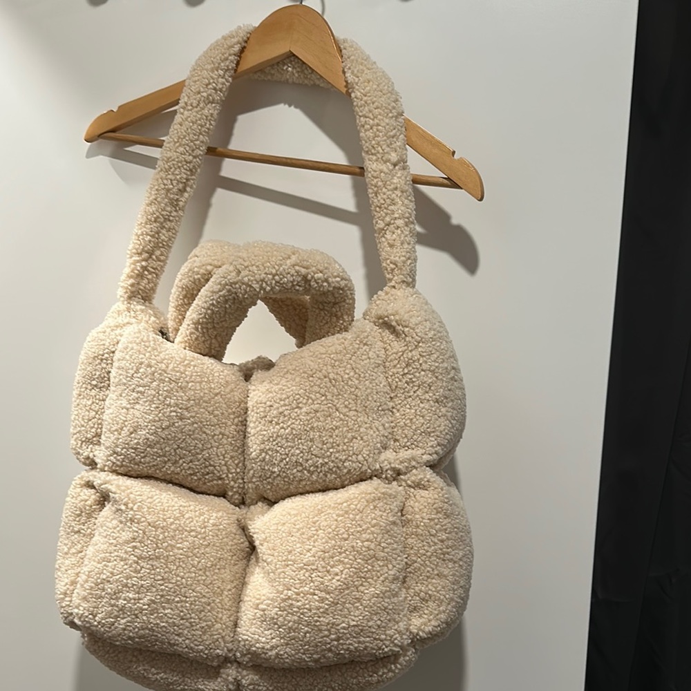 Good American Cream Sherpa Padded Shoulder Bag